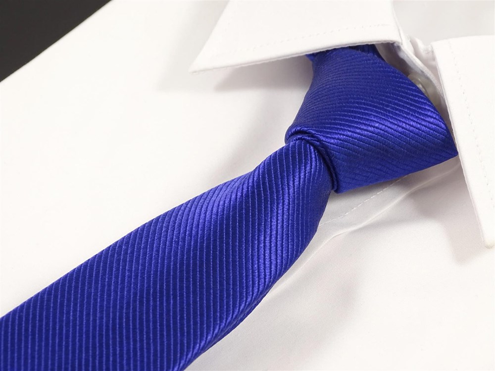 Krawatte für Herren aus 100% Seide - handgefertigt in Italien - 150 x 7 cm - royalblau