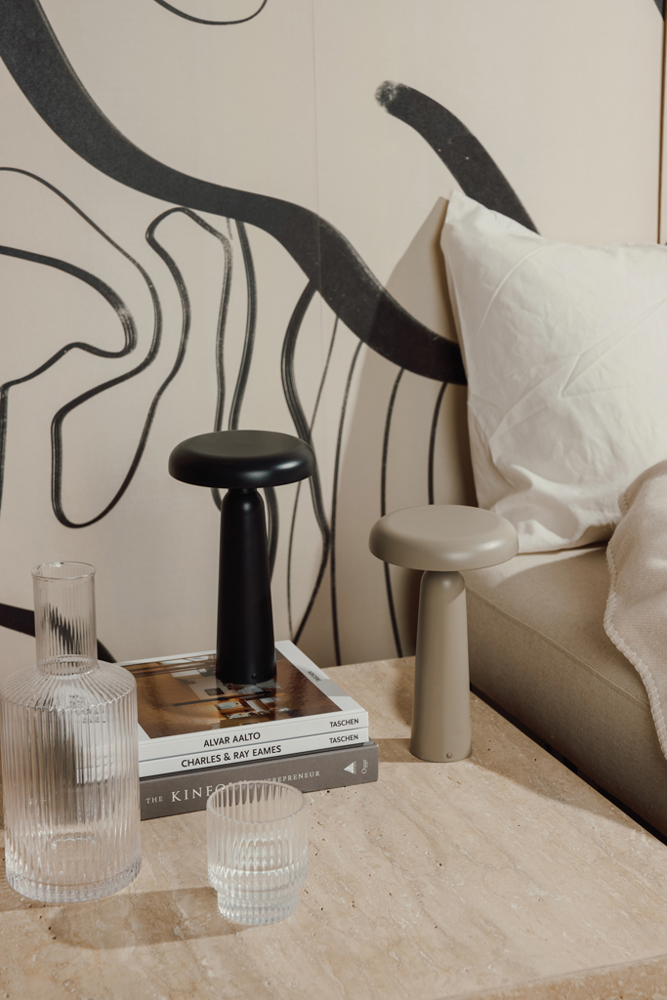 VINGA Avery RCS Tischlampe